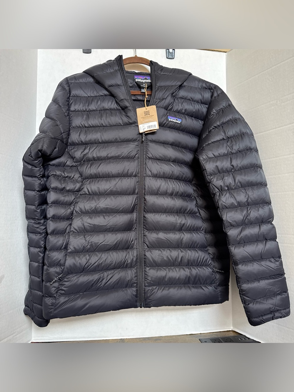 Patagonia Men's Down Sweater Hoody Jacket - Medium Black 84702 NEW Tags